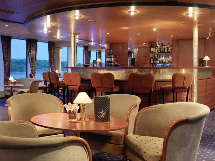 Amadeus River Cruises Amadeus Symphony Interior Bar.jpg